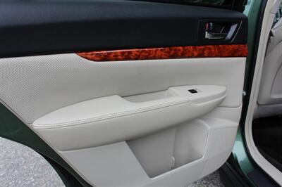 2012 Subaru Outback 2.5i Limited   - Photo 10 - Seattle, WA 98103