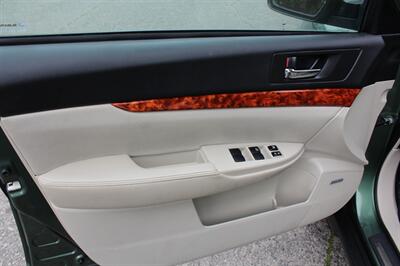 2012 Subaru Outback 2.5i Limited   - Photo 8 - Seattle, WA 98103