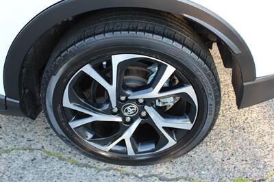 2018 Toyota C-HR XLE   - Photo 14 - Seattle, WA 98103
