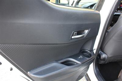 2018 Toyota C-HR XLE   - Photo 12 - Seattle, WA 98103