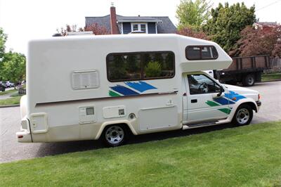 1993 Isuzu Rodeo Motorhome  RV - Photo 4 - Seattle, WA 98103