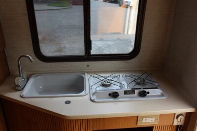 1993 Isuzu Rodeo Motorhome  RV - Photo 16 - Seattle, WA 98103