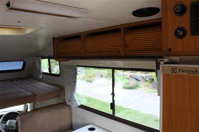 1993 Isuzu Rodeo Motorhome  RV - Photo 24 - Seattle, WA 98103