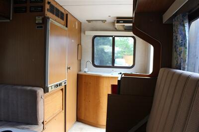 1993 Isuzu Rodeo Motorhome  RV - Photo 29 - Seattle, WA 98103