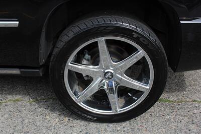 2011 Cadillac Escalade Premium   - Photo 9 - Seattle, WA 98103