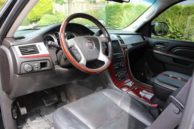 2011 Cadillac Escalade Premium   - Photo 11 - Seattle, WA 98103