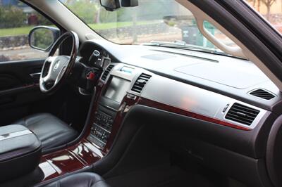 2011 Cadillac Escalade Premium   - Photo 17 - Seattle, WA 98103