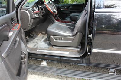 2011 Cadillac Escalade Premium   - Photo 10 - Seattle, WA 98103