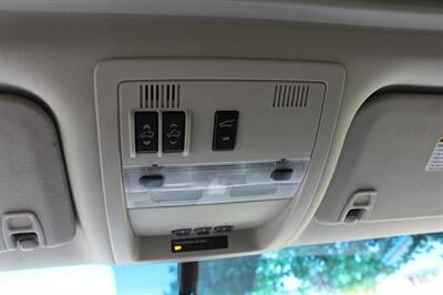 2011 Cadillac Escalade Premium   - Photo 28 - Seattle, WA 98103