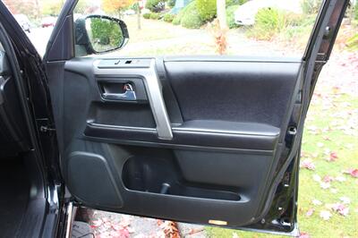 2016 Toyota 4Runner Limited   - Photo 17 - Seattle, WA 98103