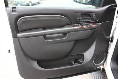 2011 GMC Yukon XL Denali - Photo 11 - Seattle, WA 98103