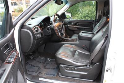 2011 GMC Yukon XL Denali - Photo 10 - Seattle, WA 98103