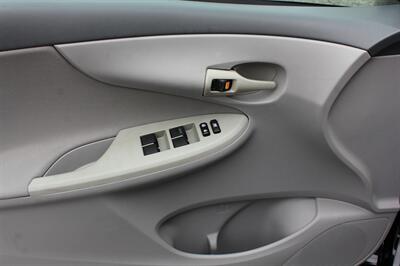 2009 Toyota Corolla LE   - Photo 12 - Seattle, WA 98103