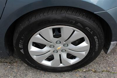 2012 Chevrolet Cruze LS   - Photo 18 - Seattle, WA 98103