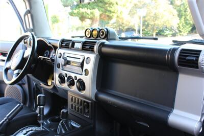 2007 Toyota FJ Cruiser   - Photo 14 - Seattle, WA 98103