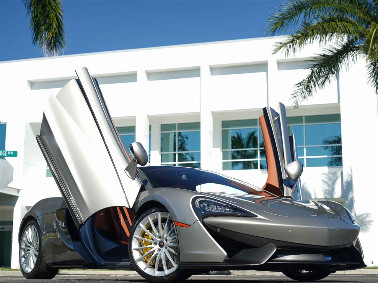 2017 McLaren 570GT   - Photo 28 - Bonita Springs, FL 34134