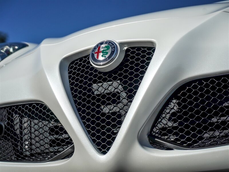 2017 Alfa Romeo 4C - Photo 8 - Bonita Springs, FL 34134