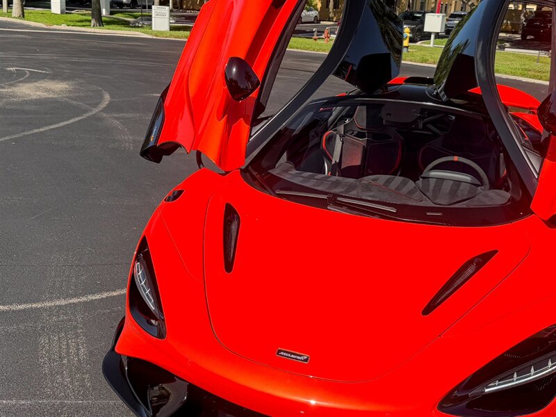 2021 McLaren 765LT - Photo 4 - Bonita Springs, FL 34134