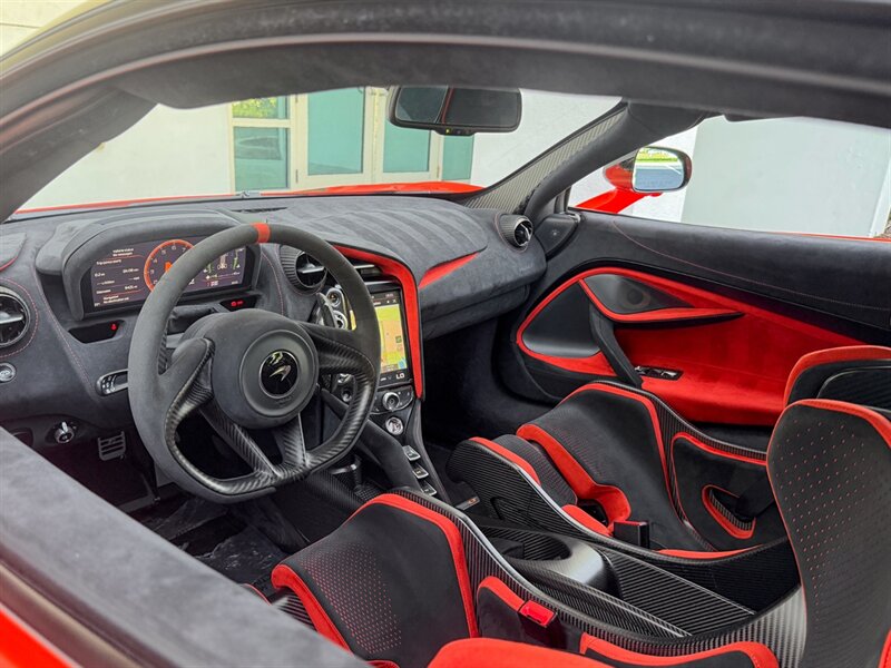 2021 McLaren 765LT  