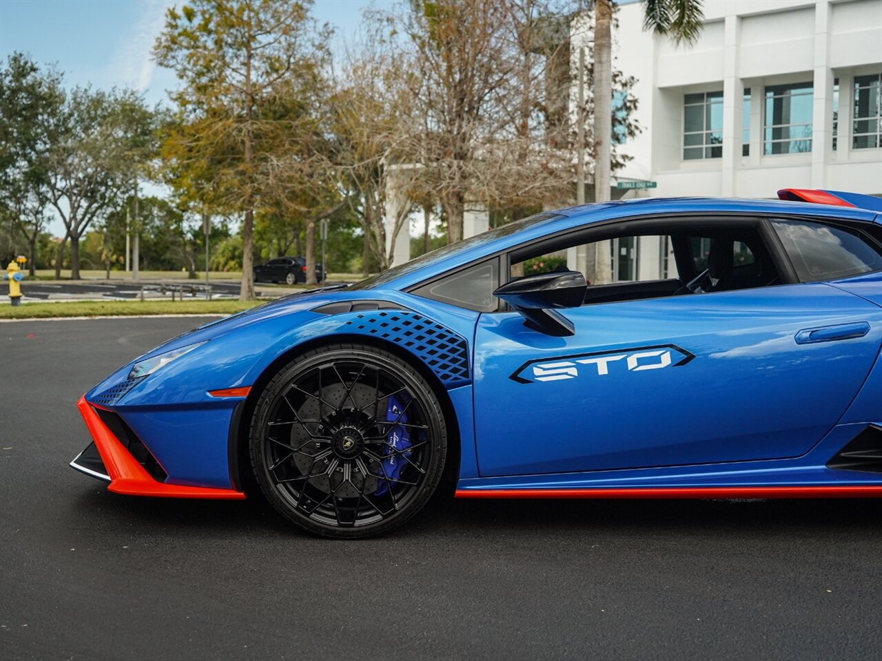 2022 Lamborghini Huracan STO   - Photo 38 - Bonita Springs, FL 34134