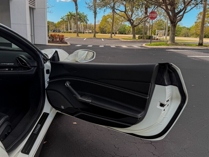 2017 Ferrari 488 GTB   - Photo 38 - Bonita Springs, FL 34134