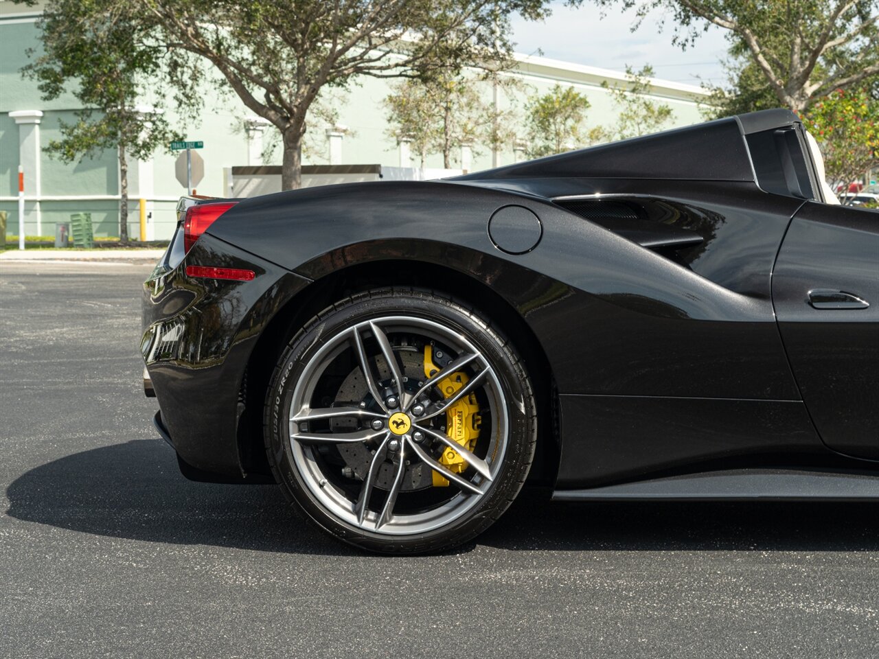 2017 Ferrari 488 Spider   - Photo 28 - Bonita Springs, FL 34134