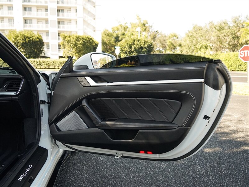 2022 Porsche 911 Turbo S Cabriolet   - Photo 37 - Bonita Springs, FL 34134