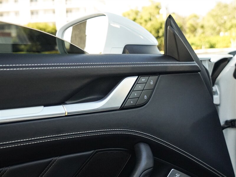 2022 Porsche 911 Turbo S Cabriolet   - Photo 26 - Bonita Springs, FL 34134