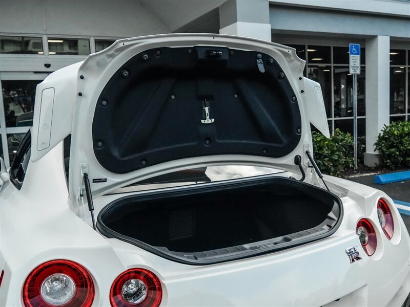 2018 Nissan GT-R Premium   - Photo 33 - Bonita Springs, FL 34134