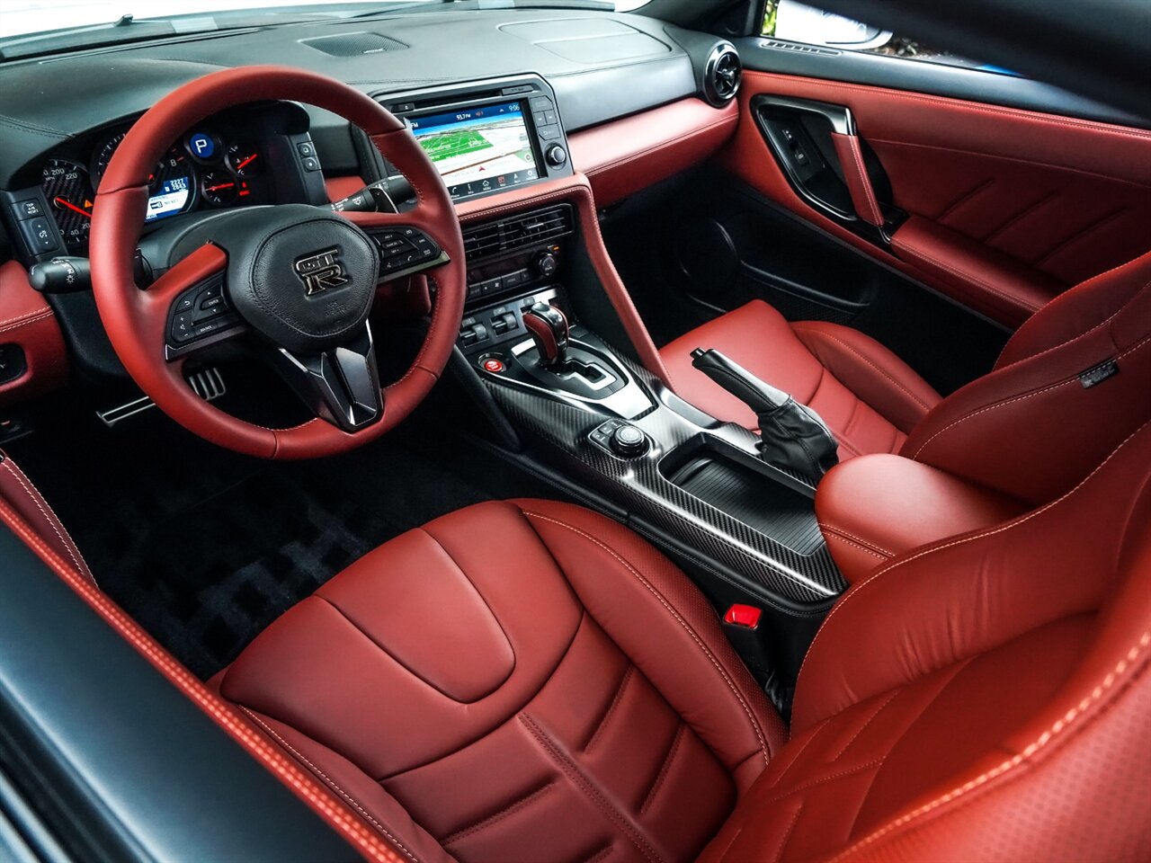 2018 Nissan GT-R Premium photo 2