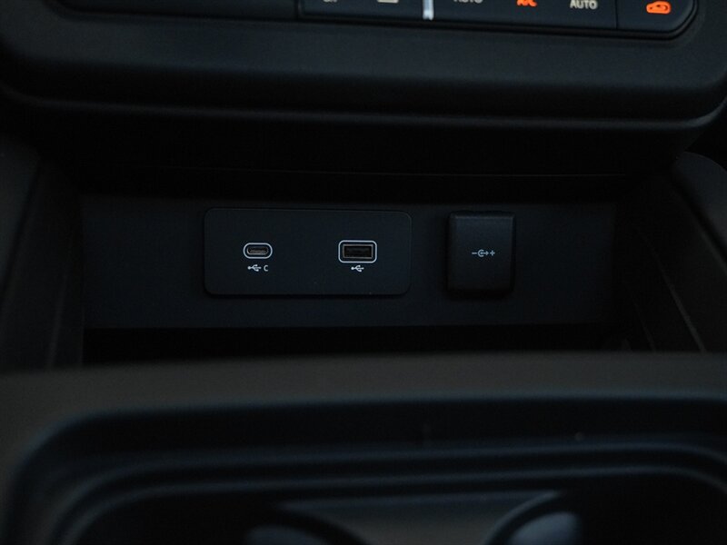 2023 Land Rover Defender 110 V8 Carpathian Edition - Photo 21 - Bonita Springs, FL 34134