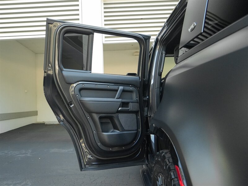 2023 Land Rover Defender 110 V8 Carpathian Edition - Photo 32 - Bonita Springs, FL 34134