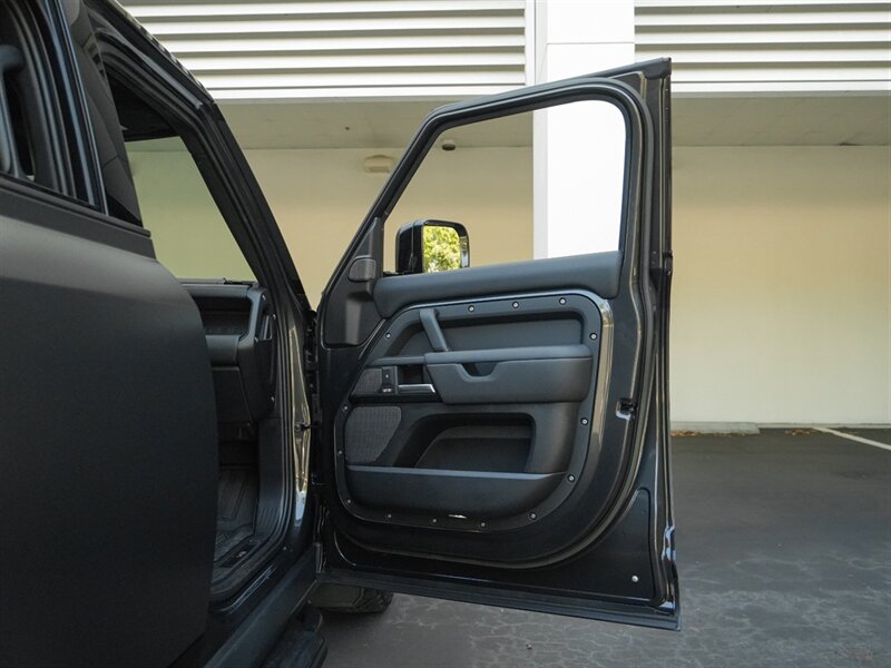 2023 Land Rover Defender 110 V8 Carpathian Edition - Photo 36 - Bonita Springs, FL 34134