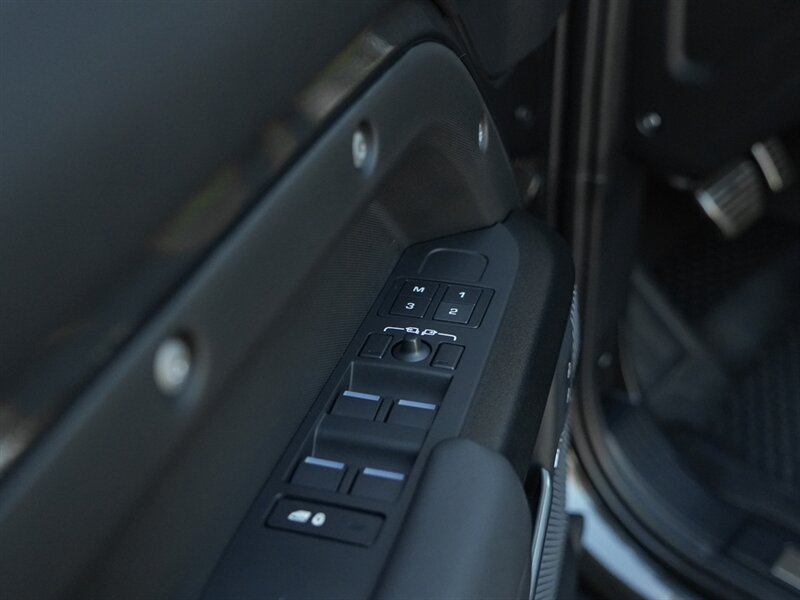 2023 Land Rover Defender 110 V8 Carpathian Edition - Photo 28 - Bonita Springs, FL 34134