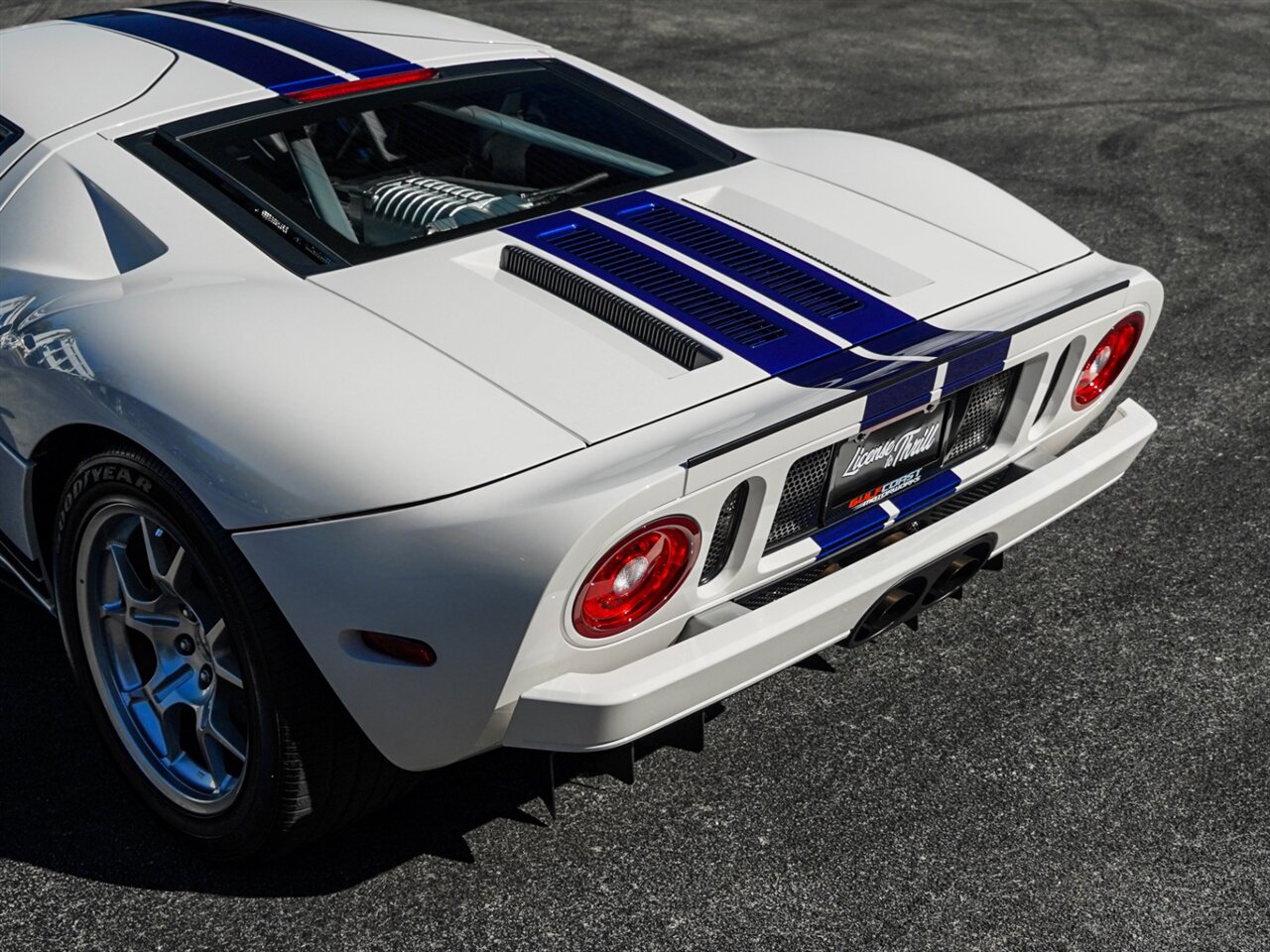 2005 Ford GT   - Photo 58 - Bonita Springs, FL 34134