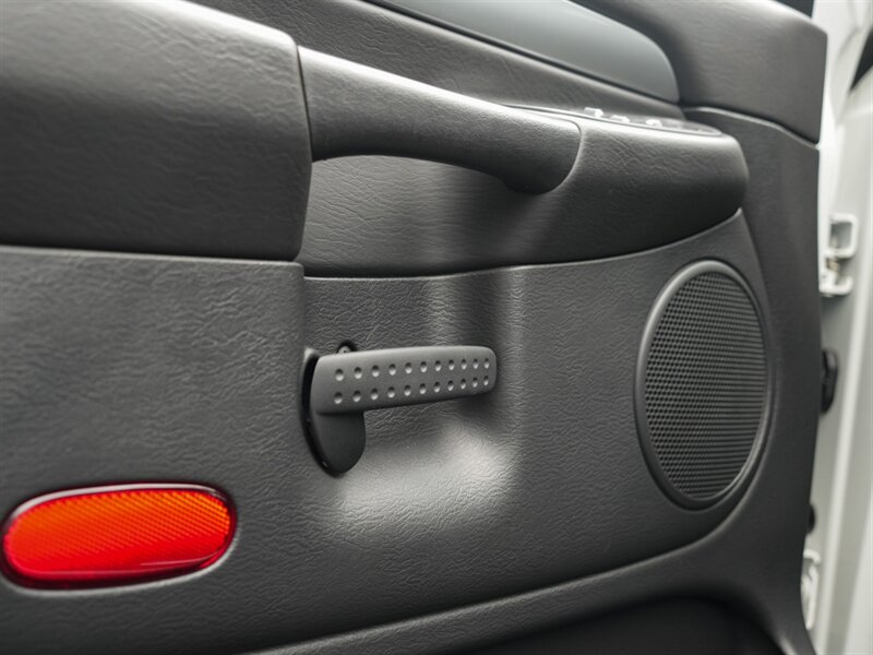 2005 Dodge Ram 1500 SRT-10 2dr Regular Cab   - Photo 25 - Bonita Springs, FL 34134