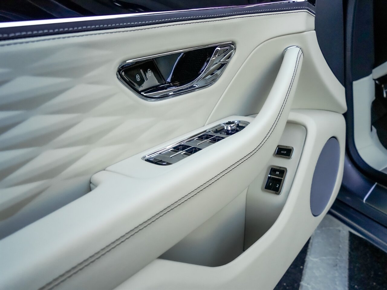 2021 Bentley Flying Spur W12   - Photo 25 - Bonita Springs, FL 34134