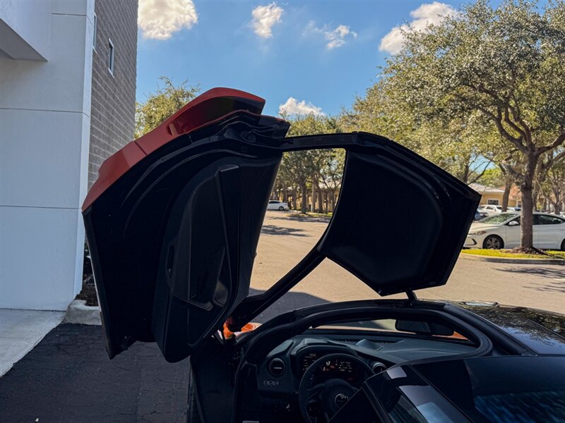 2018 McLaren 720S Performance   - Photo 25 - Bonita Springs, FL 34134