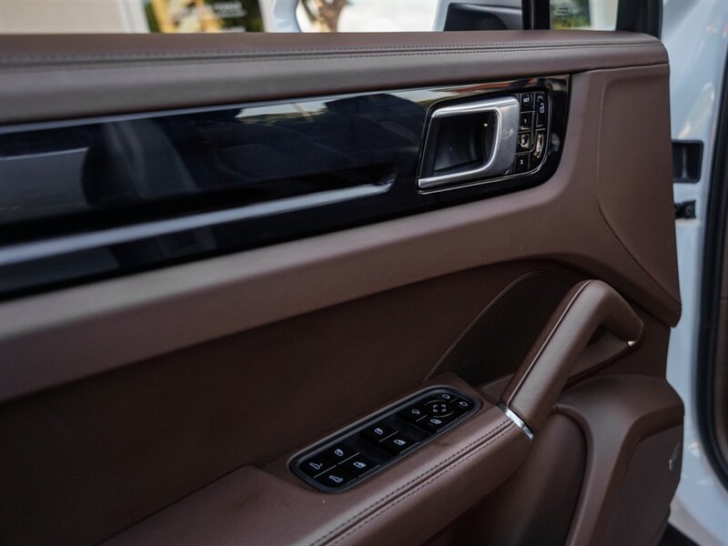 2019 Porsche Cayenne S   - Photo 24 - Bonita Springs, FL 34134