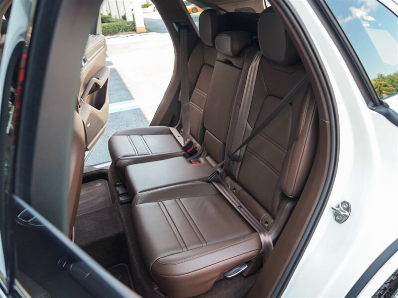 2019 Porsche Cayenne S   - Photo 17 - Bonita Springs, FL 34134