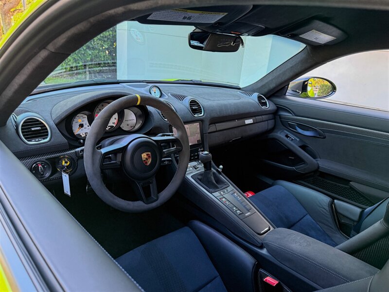 2023 Porsche Cayman GT4 RS photo 2