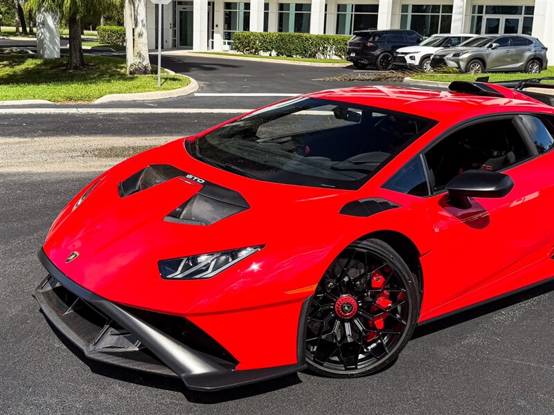 2023 Lamborghini Huracan STO - Photo 8 - Bonita Springs, FL 34134