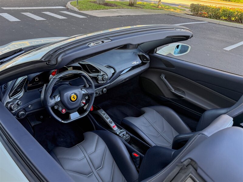 2018 Ferrari 488 Spider   - Photo 2 - Bonita Springs, FL 34134