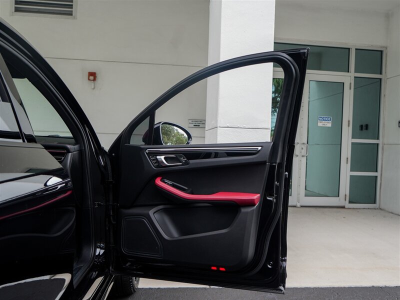 2023 Porsche Macan   - Photo 38 - Bonita Springs, FL 34134