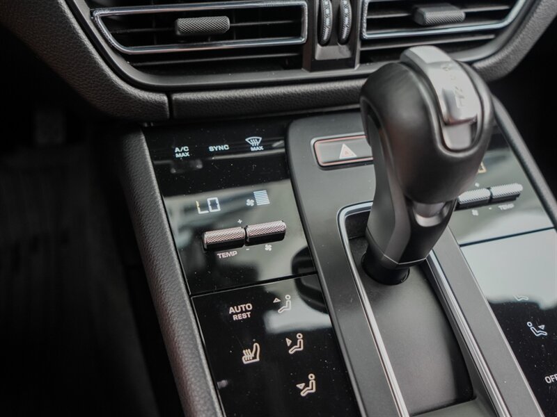 2023 Porsche Macan   - Photo 18 - Bonita Springs, FL 34134