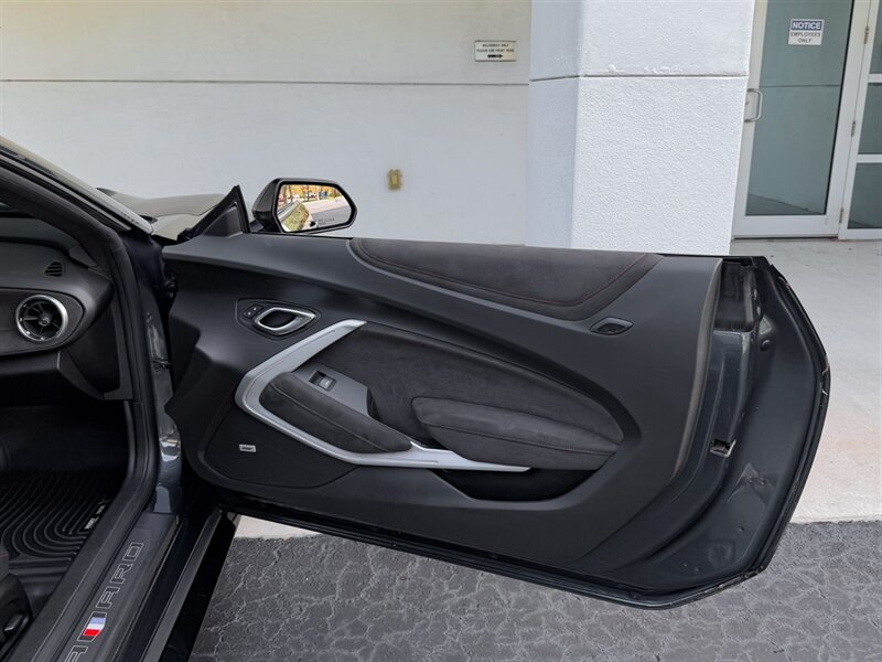 2019 Chevrolet Camaro ZL1   - Photo 35 - Bonita Springs, FL 34134