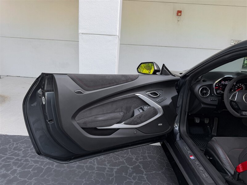 2019 Chevrolet Camaro ZL1   - Photo 24 - Bonita Springs, FL 34134