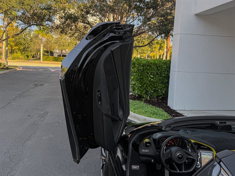 2022 McLaren 720S Spider Performance   - Photo 28 - Bonita Springs, FL 34134