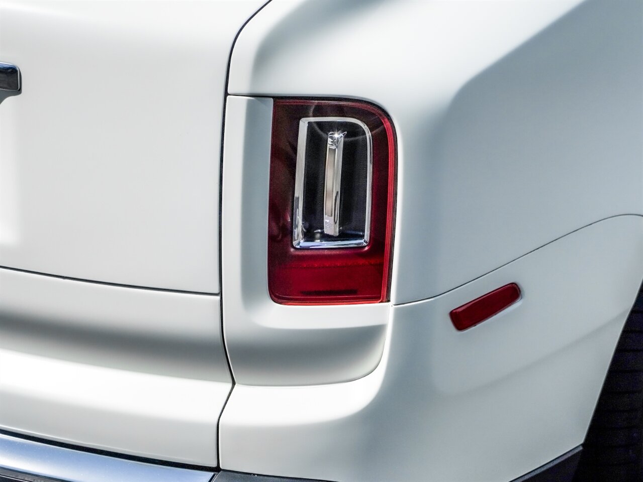 2019 Rolls-Royce Cullinan   - Photo 45 - Bonita Springs, FL 34134