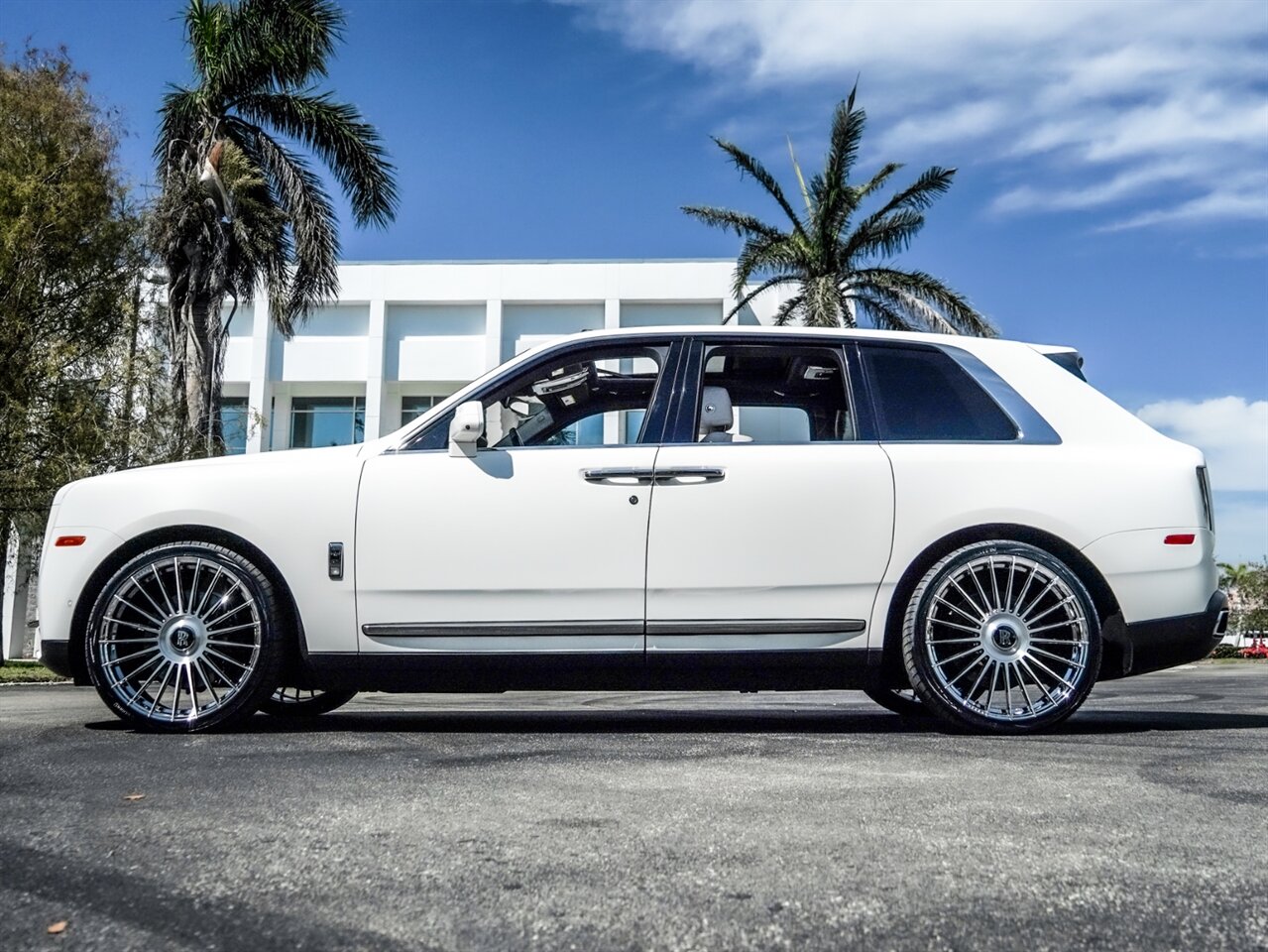 2019 Rolls-Royce Cullinan   - Photo 34 - Bonita Springs, FL 34134